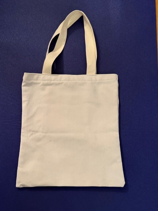 NWOT Tote bag with zipper - Picture 2 of 3
